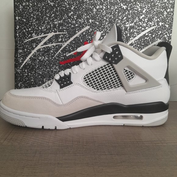 Athletic_Shoes